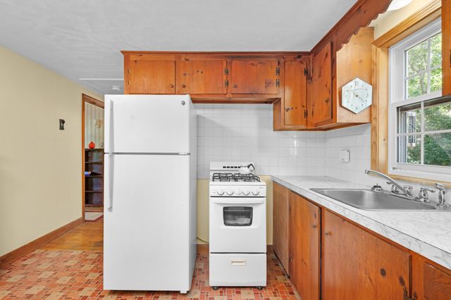 19 Nehoiden Street, Harwich Port, MA 02646