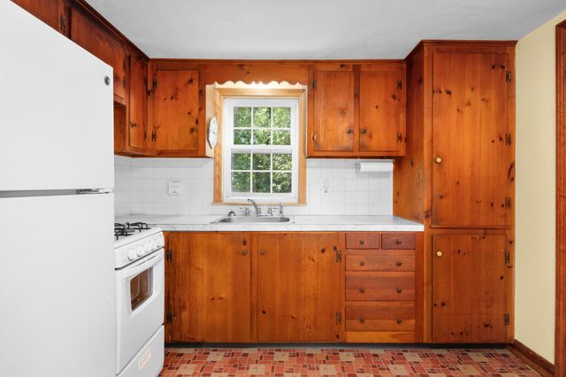 19 Nehoiden Street, Harwich Port, MA 02646