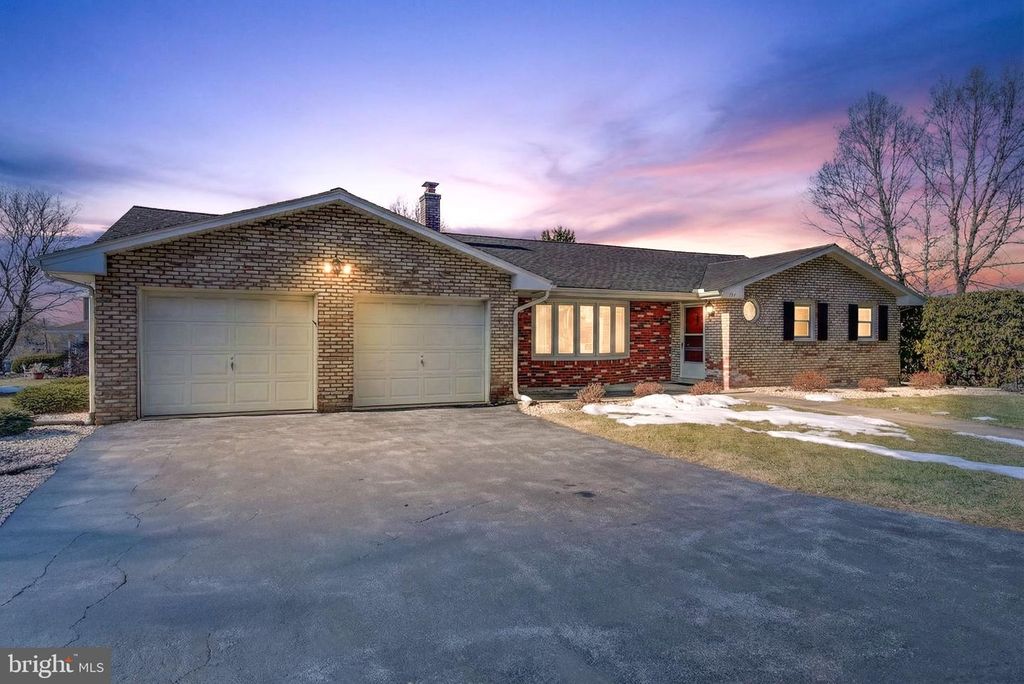 111 PARK ST, Lebanon, PA 17042