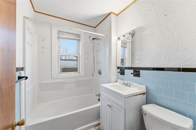 5 Branch Avenue, North Smithfield, RI 02896