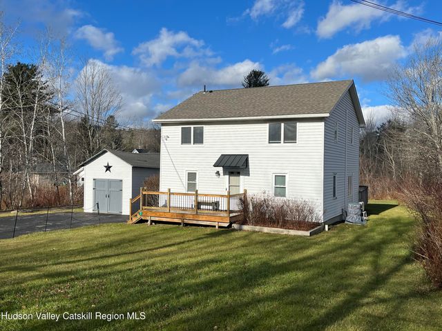 27 Grays Lane, Tannersville, NY 12485