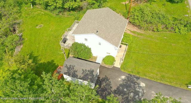 27 Grays Lane, Tannersville, NY 12485