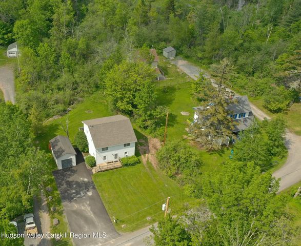 27 Grays Lane, Tannersville, NY 12485
