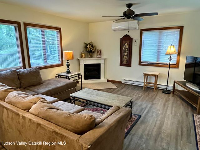 27 Grays Lane, Tannersville, NY 12485