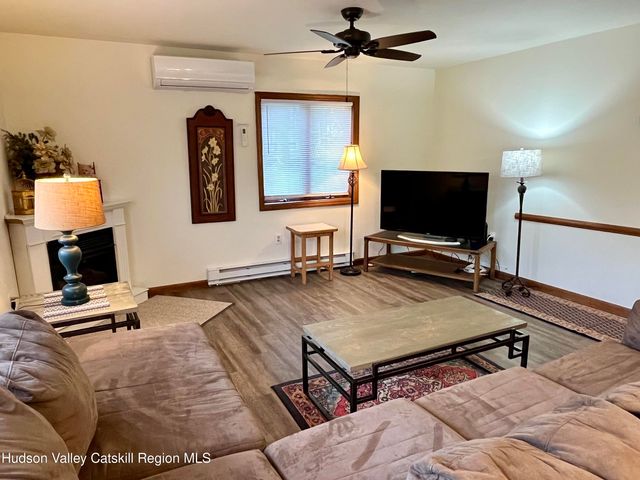 27 Grays Lane, Tannersville, NY 12485