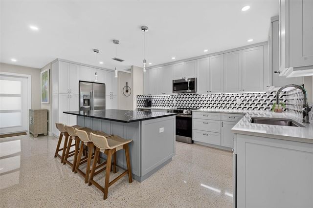 819 59TH AVENUE, St Pete Beach, FL 33706