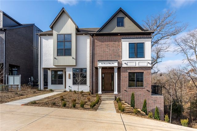 1039 NW A Street, Bentonville, AR 72712