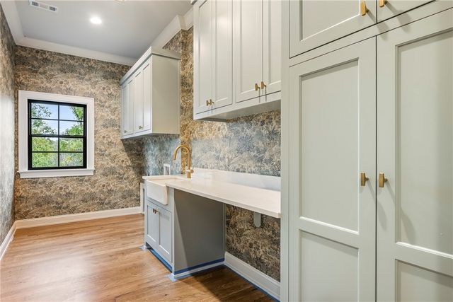 1039 NW A Street, Bentonville, AR 72712