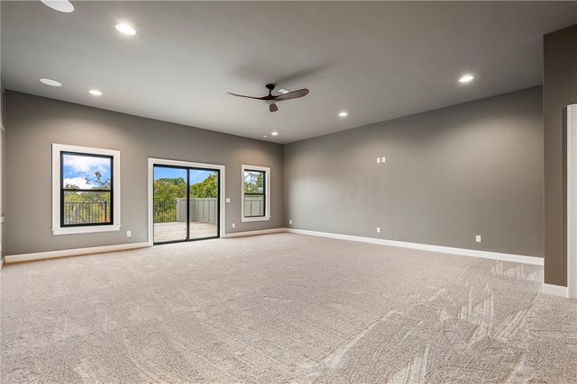 1039 NW A Street, Bentonville, AR 72712