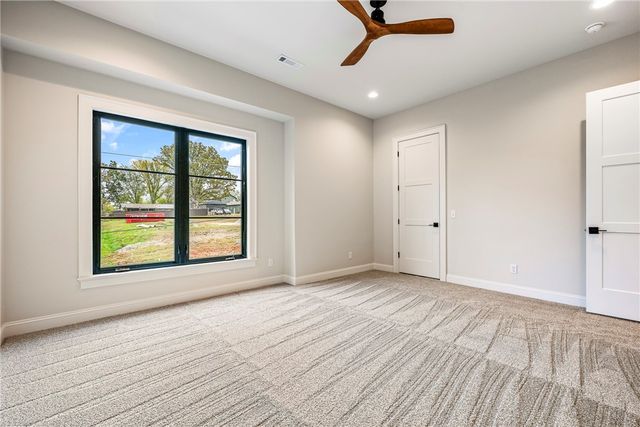 1039 NW A Street, Bentonville, AR 72712