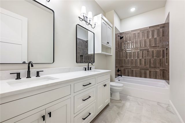 1039 NW A Street, Bentonville, AR 72712