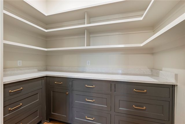 1039 NW A Street, Bentonville, AR 72712