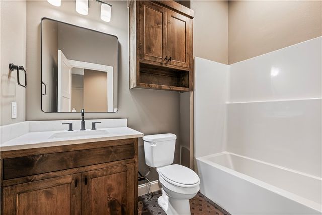 1039 NW A Street, Bentonville, AR 72712