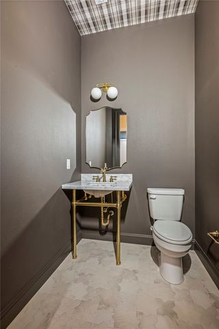 1039 NW A Street, Bentonville, AR 72712