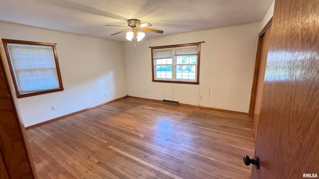 3131 E Enos Avenue, Springfield, IL 62702