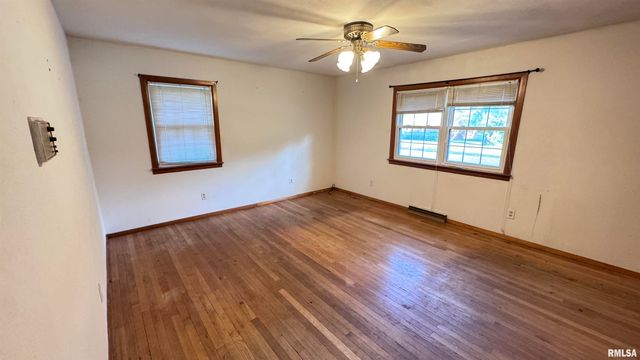 3131 E Enos Avenue, Springfield, IL 62702