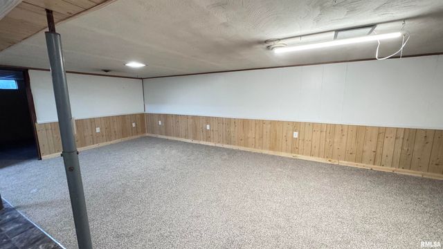 3131 E Enos Avenue, Springfield, IL 62702