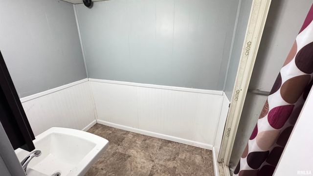 3131 E Enos Avenue, Springfield, IL 62702