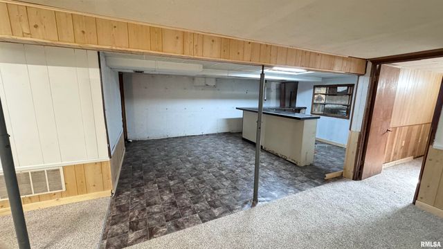 3131 E Enos Avenue, Springfield, IL 62702