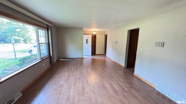 3131 E Enos Avenue, Springfield, IL 62702