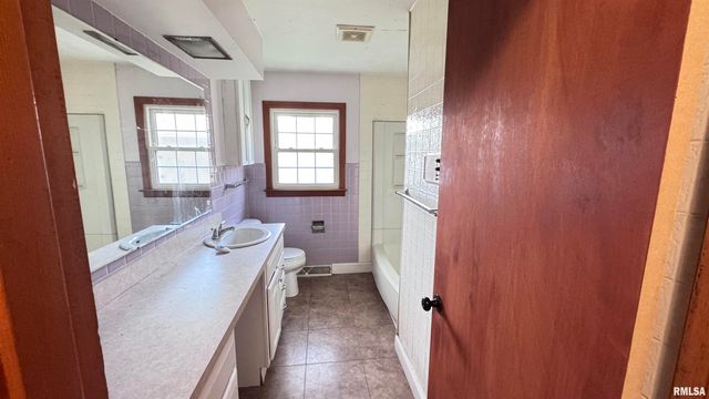 3131 E Enos Avenue, Springfield, IL 62702