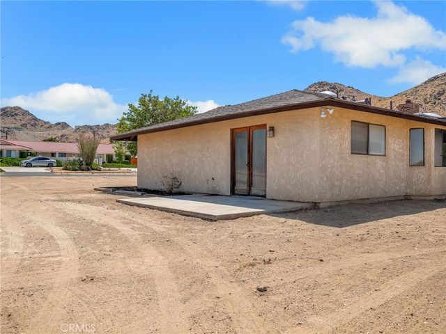 19456 Saint Timothy Lane, Apple Valley, CA 92307