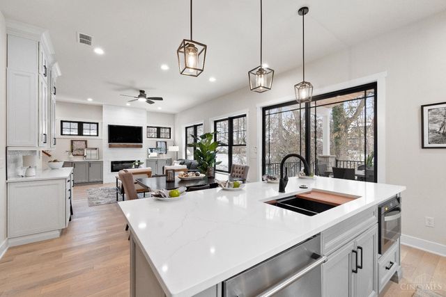 3658 Stettinius Avenue, Cincinnati, OH 45208