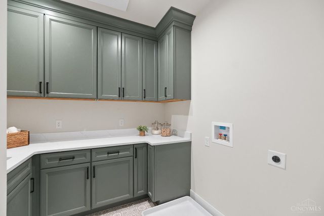 3658 Stettinius Avenue, Cincinnati, OH 45208