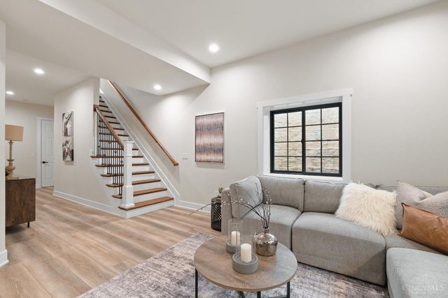 3658 Stettinius Avenue, Cincinnati, OH 45208