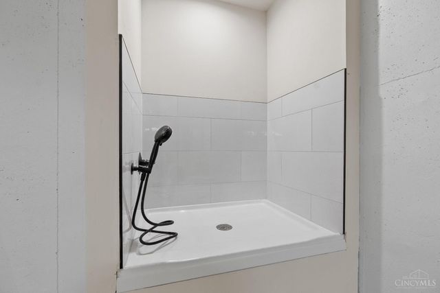 3658 Stettinius Avenue, Cincinnati, OH 45208