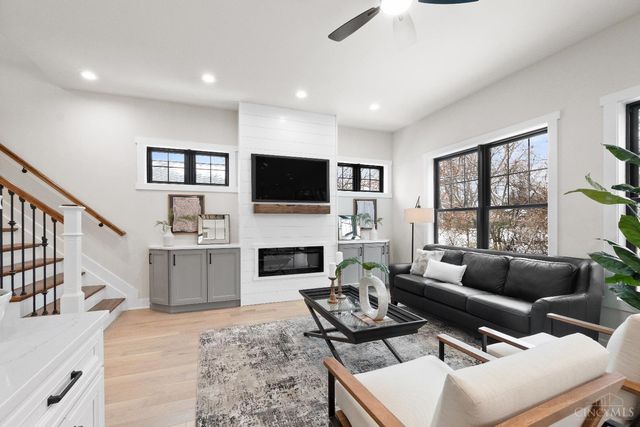 3658 Stettinius Avenue, Cincinnati, OH 45208