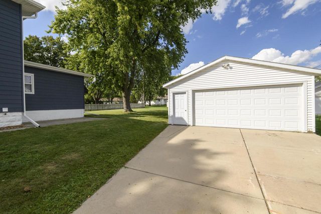 12744 W Fairmount AVENUE, Butler, WI 53007