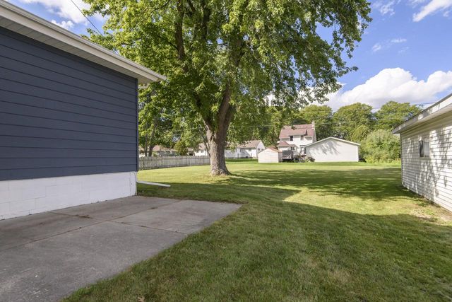 12744 W Fairmount AVENUE, Butler, WI 53007