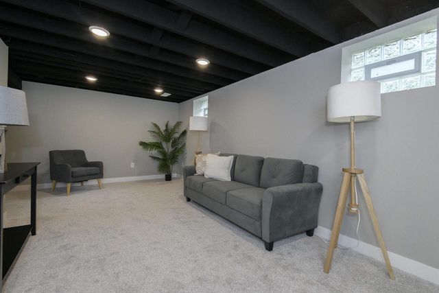 12744 W Fairmount AVENUE, Butler, WI 53007