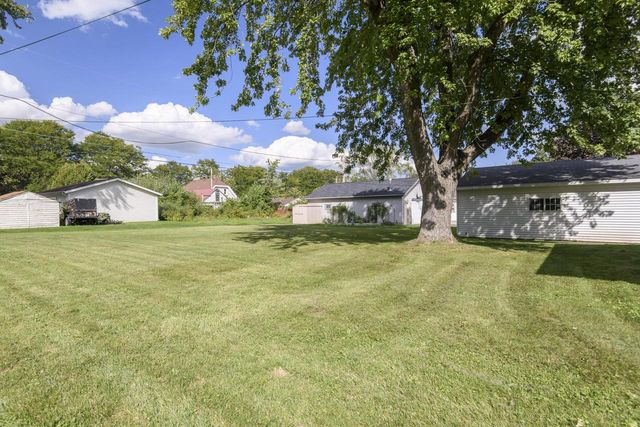 12744 W Fairmount AVENUE, Butler, WI 53007