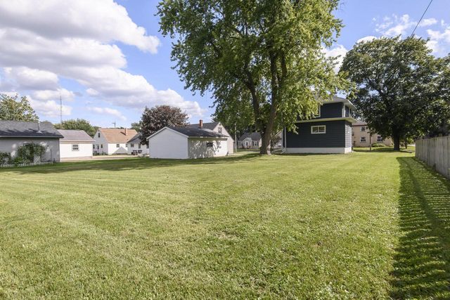 12744 W Fairmount AVENUE, Butler, WI 53007