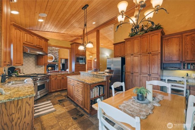 4126 Caron Road, Deming, WA 98244