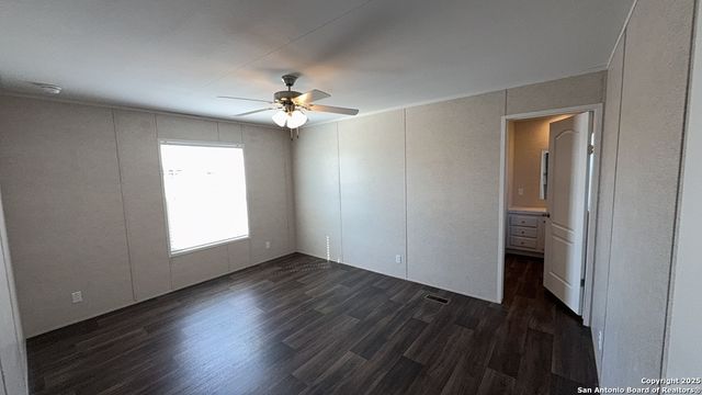 224 Forest Creek, Devine, TX 78016