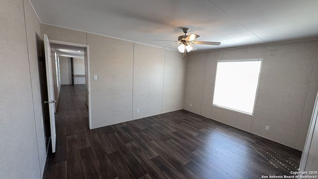 224 Forest Creek, Devine, TX 78016