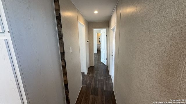 224 Forest Creek, Devine, TX 78016