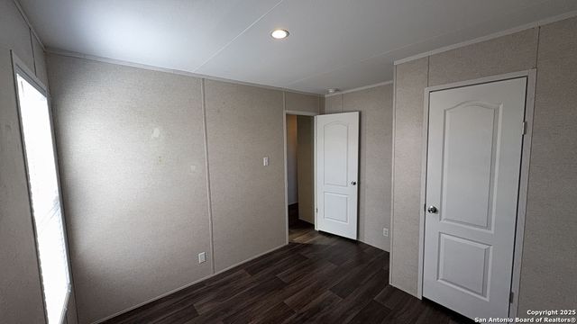 224 Forest Creek, Devine, TX 78016