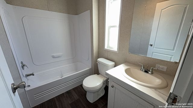 224 Forest Creek, Devine, TX 78016