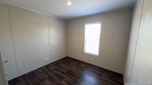 224 Forest Creek, Devine, TX 78016