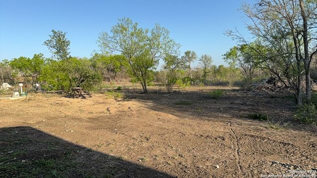 224 Forest Creek, Devine, TX 78016