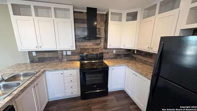 224 Forest Creek, Devine, TX 78016