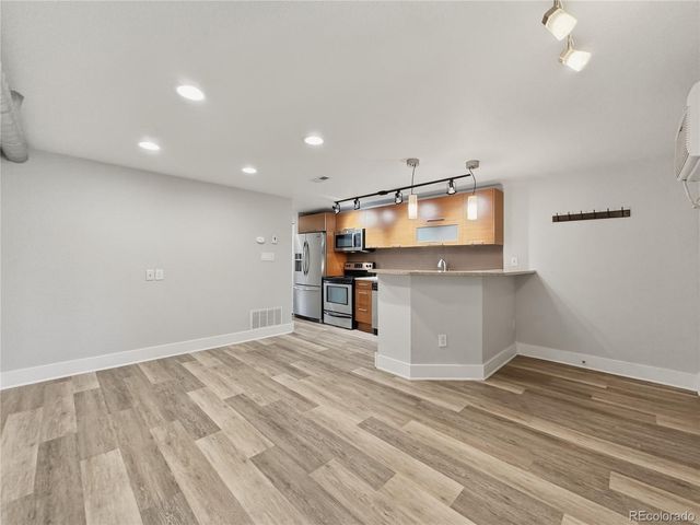 195 S Pennsylvania Street 204, Denver, CO 80209
