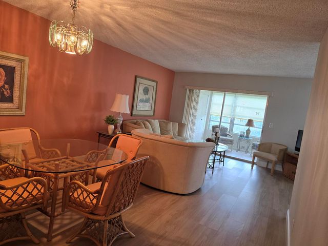 143 Lake Barbara Drive, West Palm Beach, FL 33411