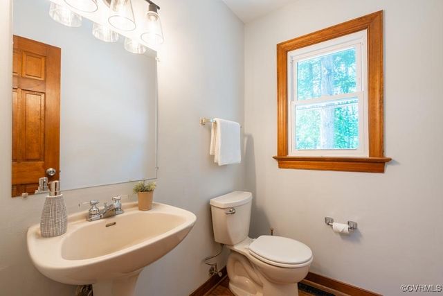 12601 W Patrick Henry Rd, Ashland, VA 23005