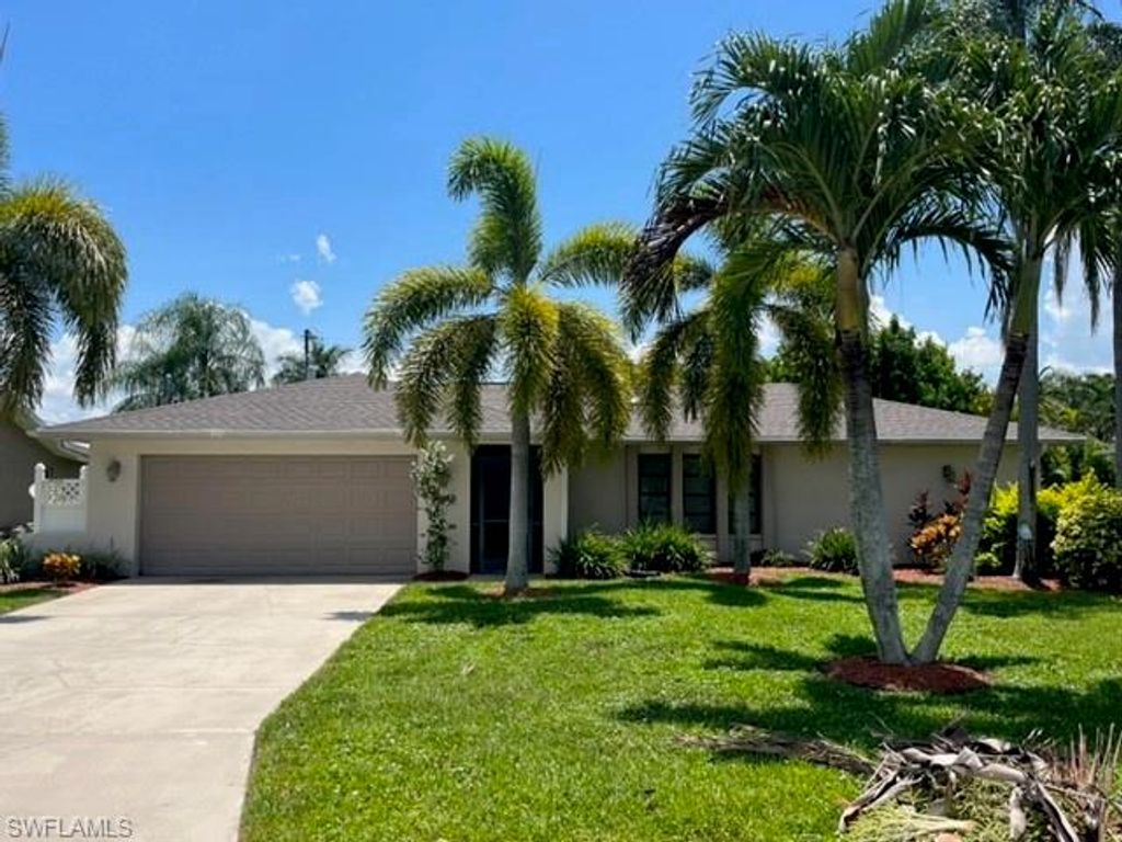 Image 1 of property listing at 3019 SE 5th PL, Cape Coral, FL 33904