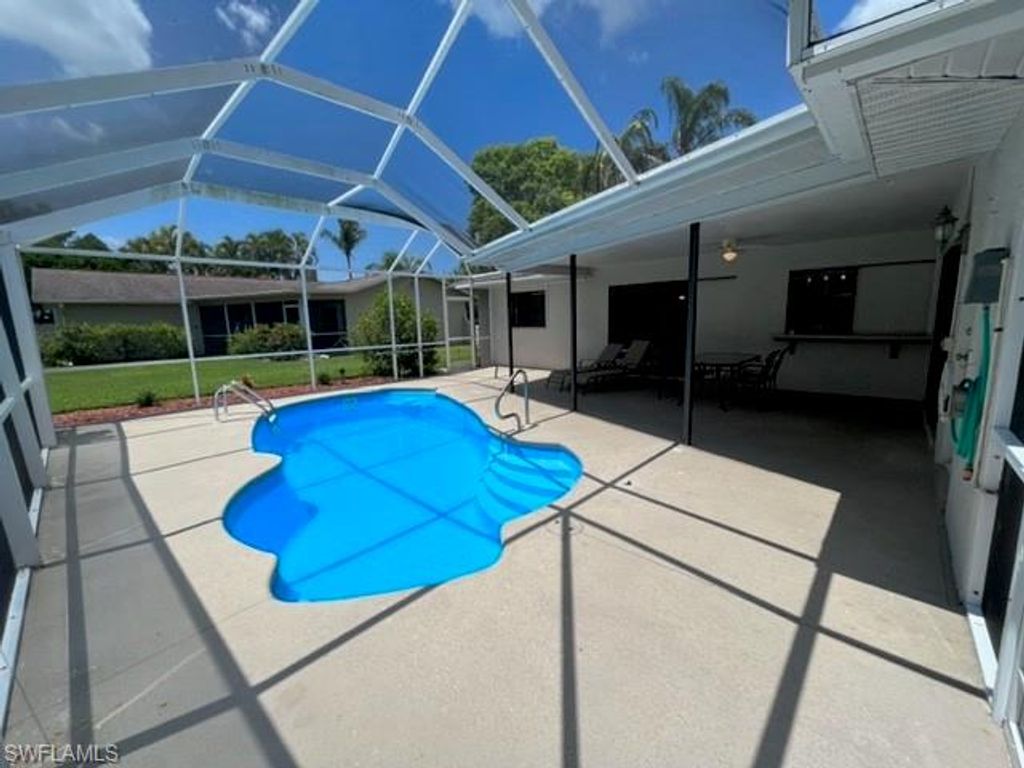 Image 22 of property listing at 3019 SE 5th PL, Cape Coral, FL 33904